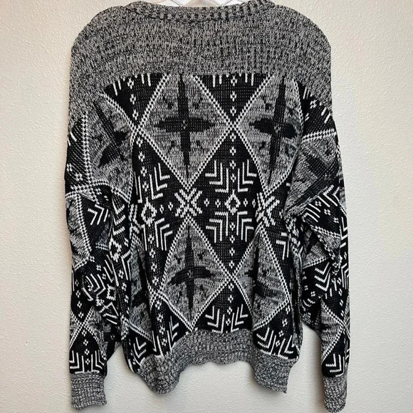 Vintage geometric wool blend knit sweater by Melange. 
Size: XL - Picture 5 of 8